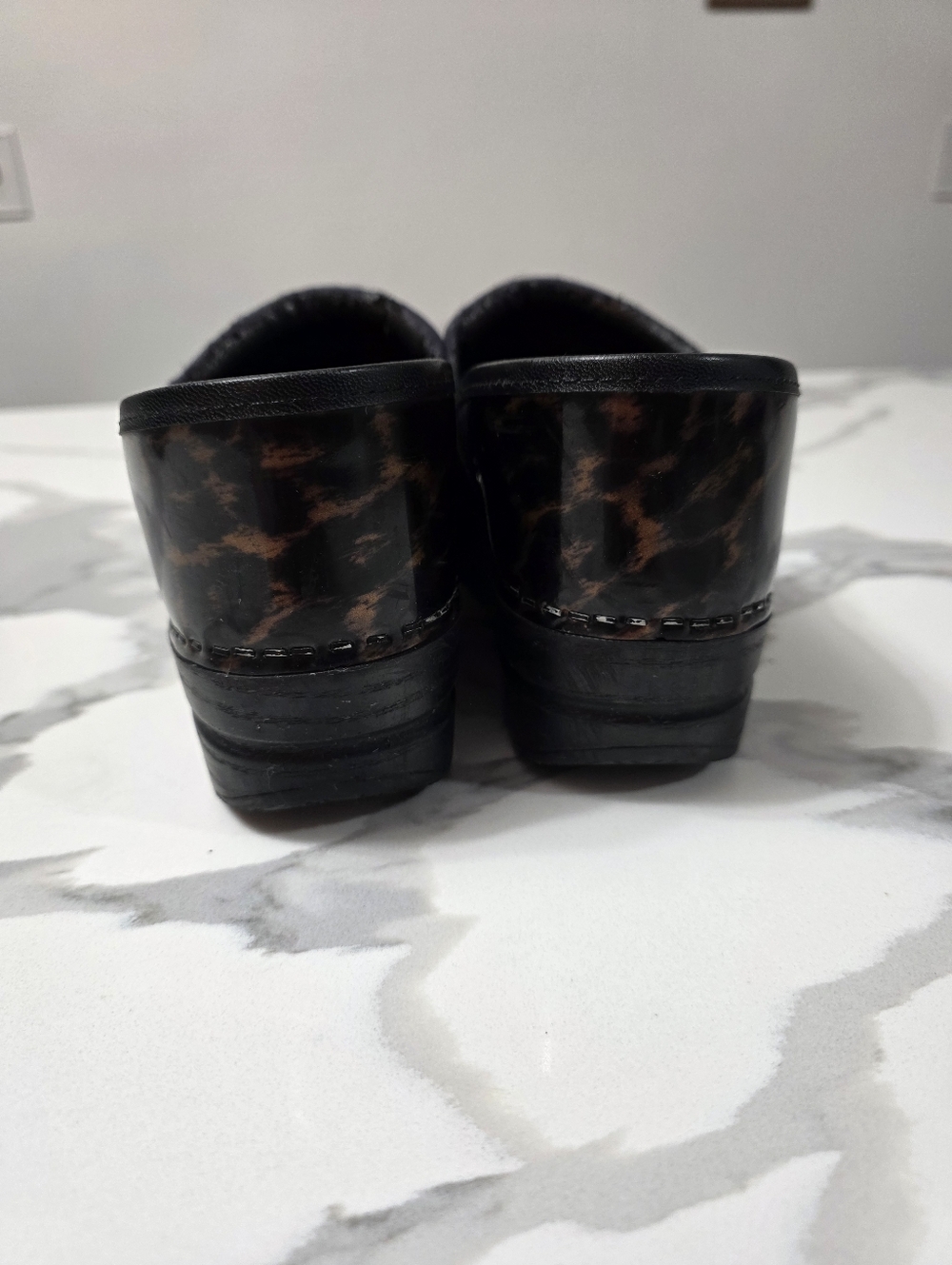 Dansko Patent Leopard Clogs Womens 39/8.5 - Picture 5 of 9